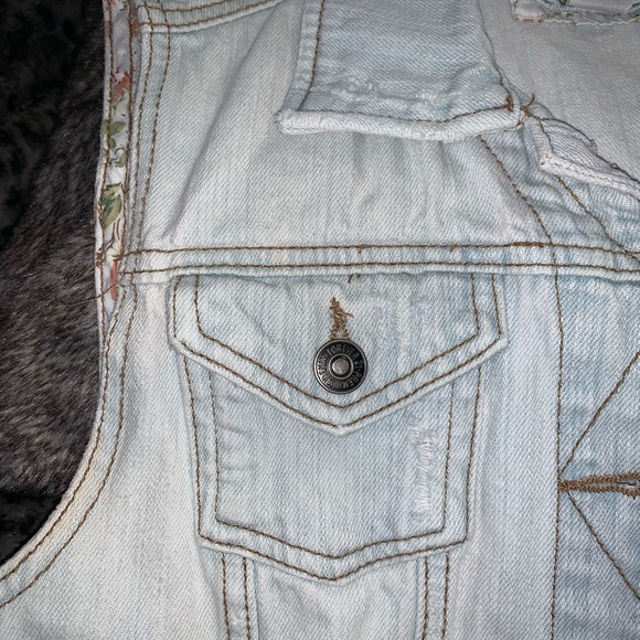 5/$25!!!  Sleeveless Denim Vest - Picture 3 of 9